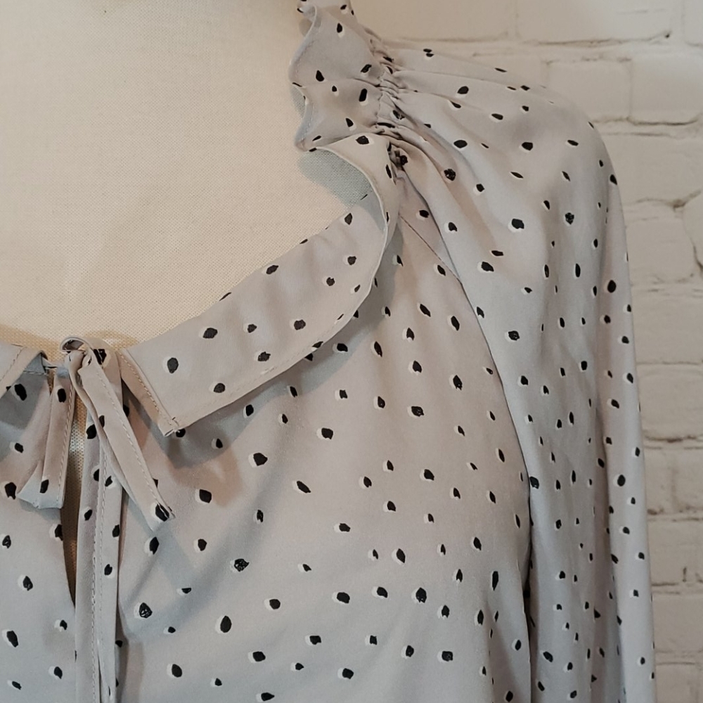 Banana Republic gray dotted blouse - Picture 2 of 7